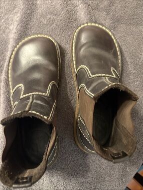 Women’s black Leather Winter Slip-On Boots